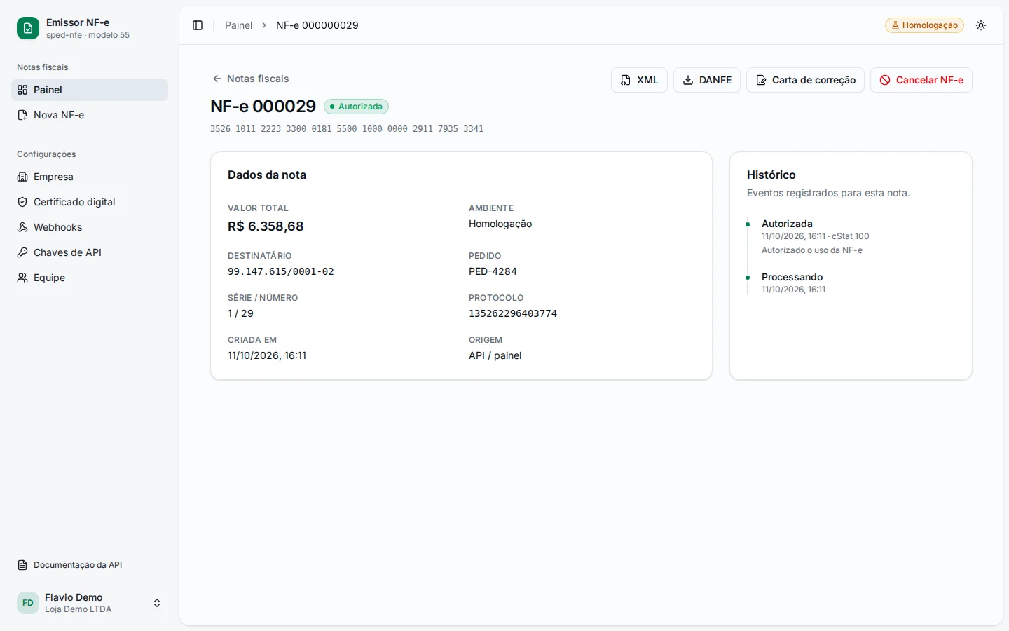 Detalhe de uma NF-e autorizada com botões de XML, DANFE, carta de correção e cancelamento, e o histórico de eventos